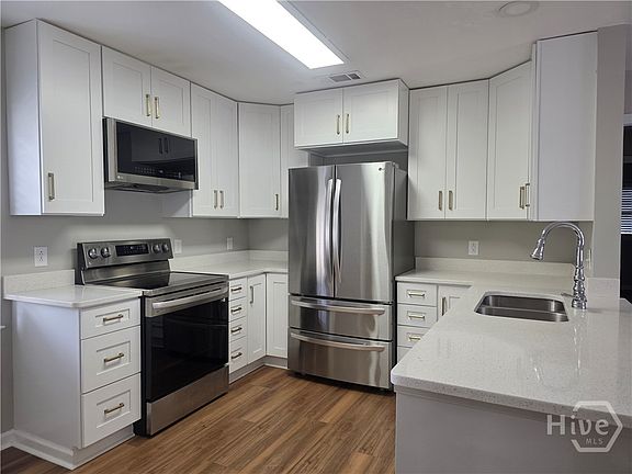 4th image of 103 W 15th St