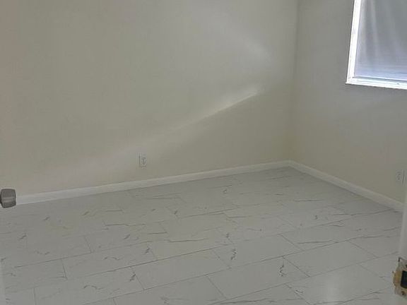 3rd image of 1 Abbey Ln APT 102