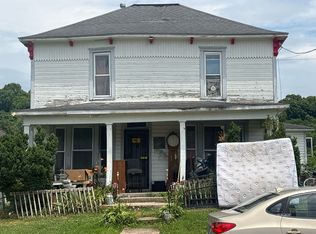 11 Cherry St, Glouster, OH 45732