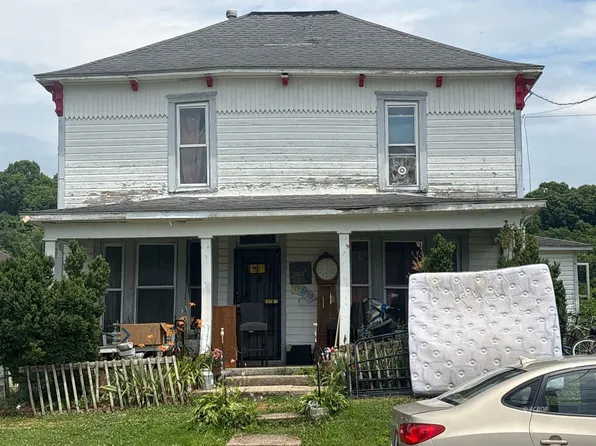 11 Cherry St, Glouster, OH 45732