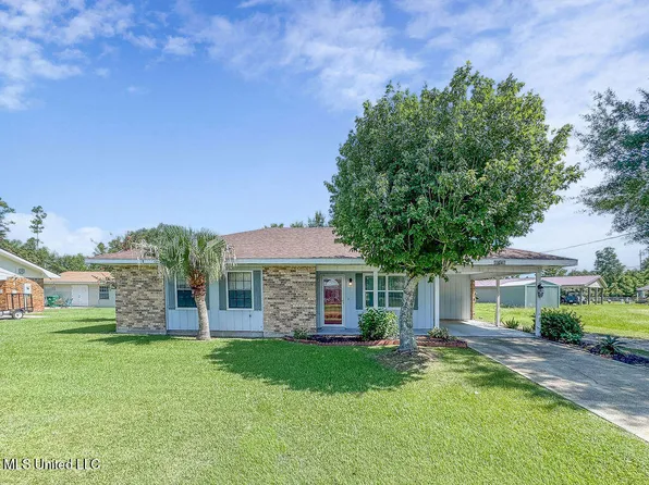 104 Tiffany St, Waveland, MS 39576