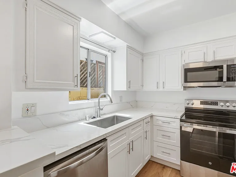 1330 Yale St #2 — Photo 11