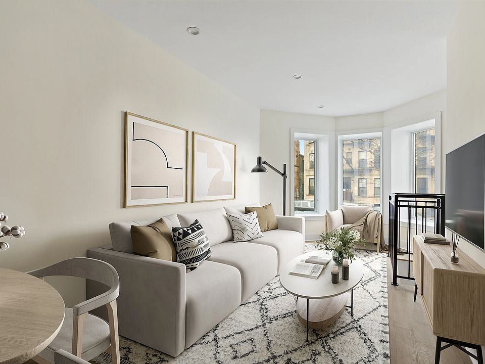 1st image of 473 Bainbridge St #1