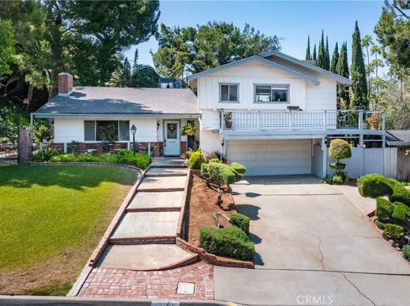 2242 Oak Crest Dr, Riverside, CA 92506