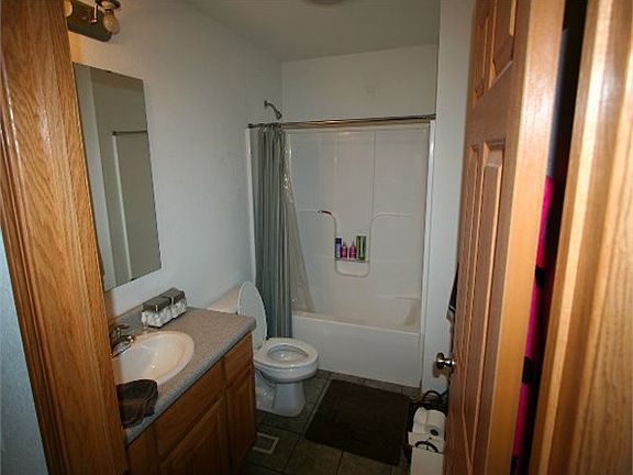 2nd image of 910 Conn St #A