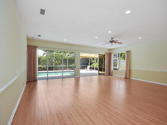 5th image of 2251 SW Mayflower Dr
