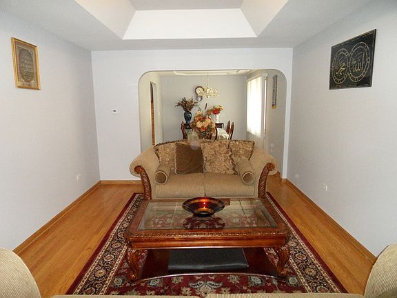 2nd image of 5747 W 89th St