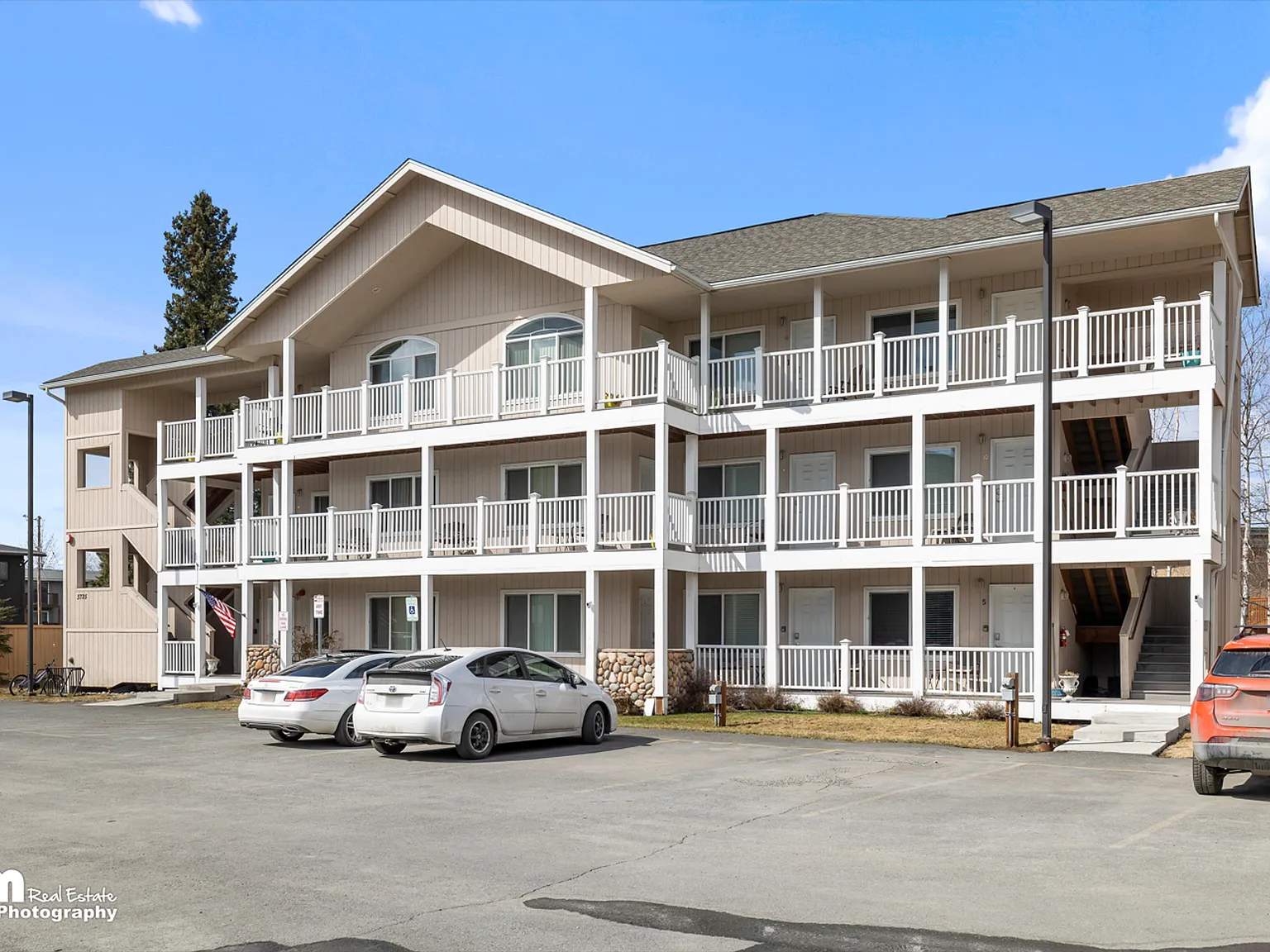 Fully Furnished 1-Bedroom Apartment for Rent in Anchorage UMED District — Photo 2