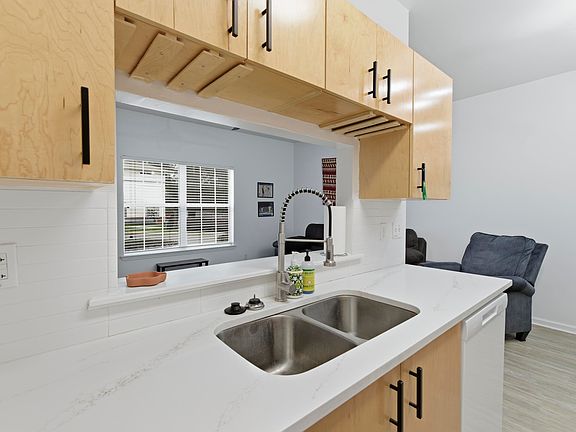 3rd image of 2403 Hartsfield Rd APT 607