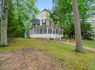 6378 Hillside Ave, Indian River, MI 49749