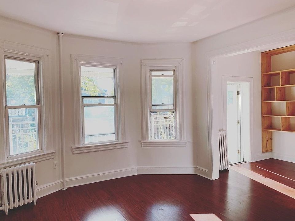 2nd image of 641 E 4th St #2
