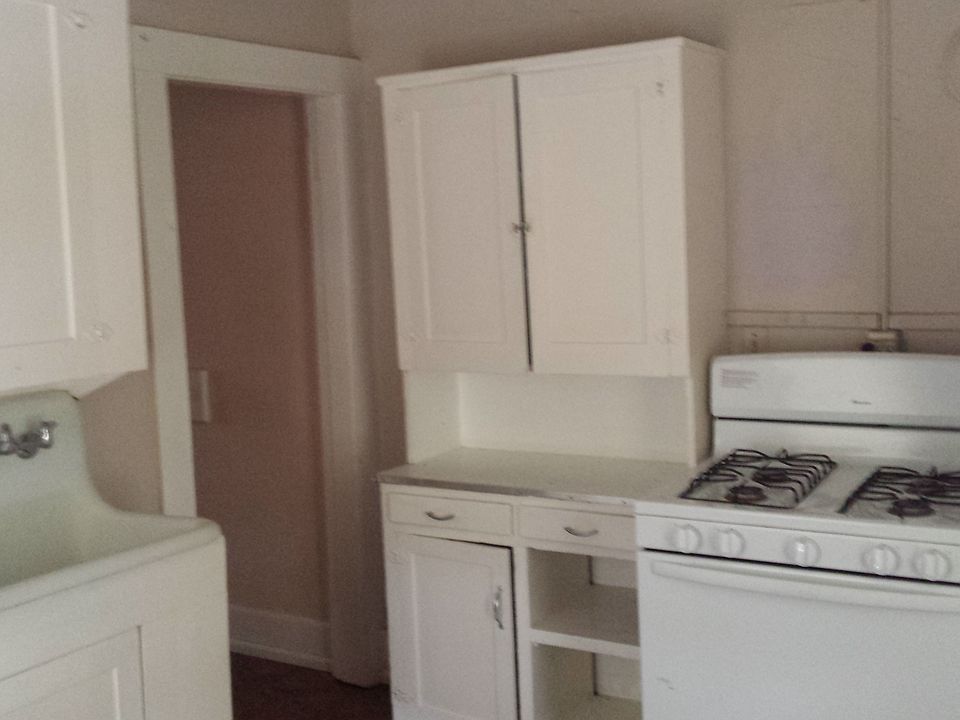 2nd image of 617 S Main St APT 4