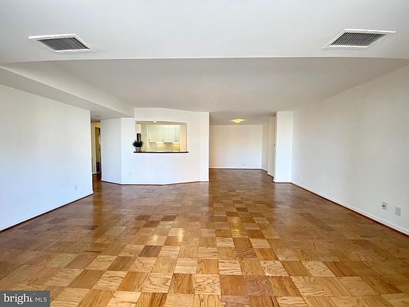 3rd image of 3800 Fairfax Dr APT 302