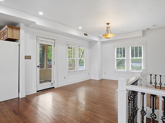 2nd image of 215 Spring St