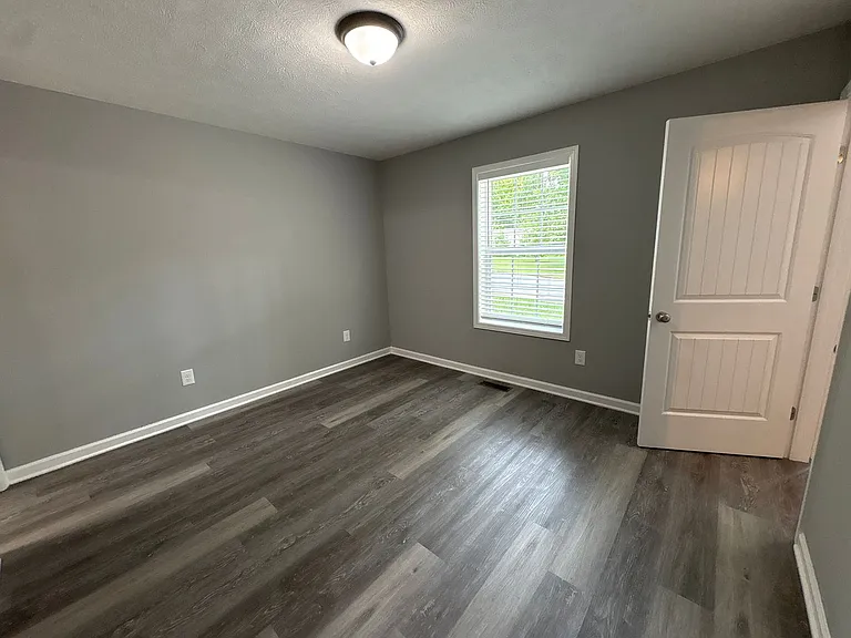 428 W Waggoner St — Photo 6