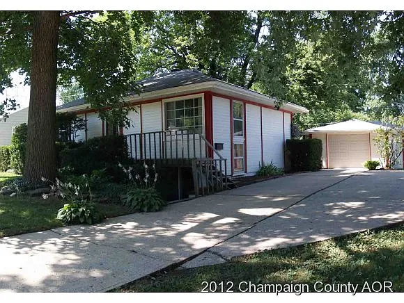 208 Brookwood Dr photo 1