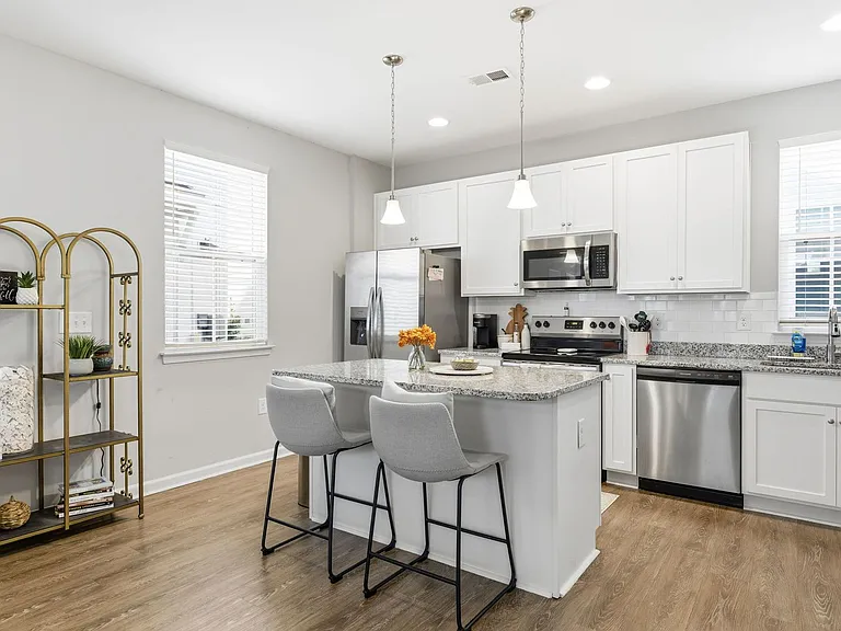 3557 Bristol Ln — Photo 5