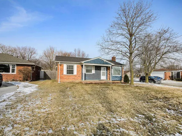 33941 Jefferson Ave, Saint Clair Shores, MI 48082