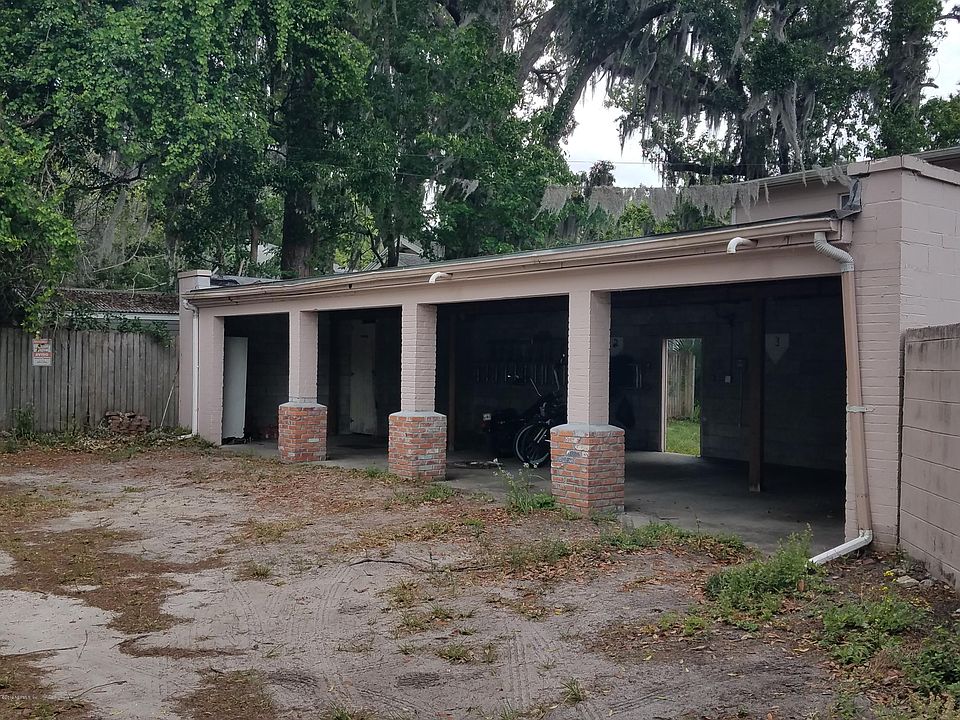 2nd image of 3637 Oak St
