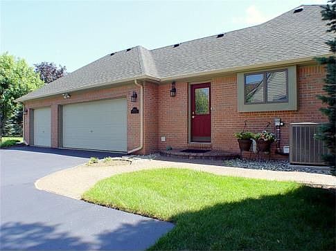 3 Car Garage - 768 sq ft