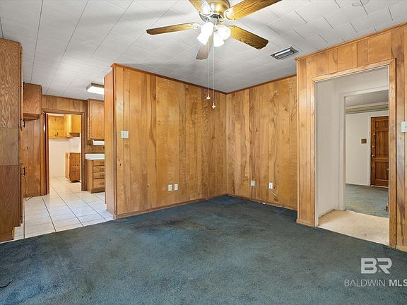 5th image of 8070 Oak Hill Dr