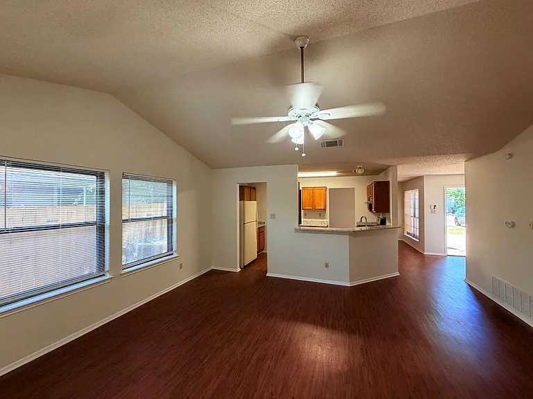 2013 James Pl — Photo 7