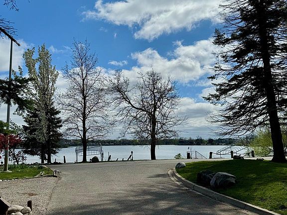 5th image of 3234 Pine Lake Rd