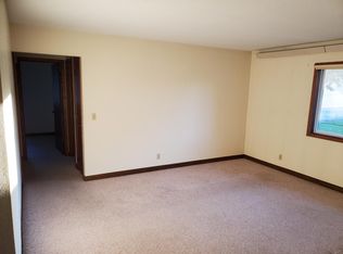 319 4th St #6, Gaylord, MN 55334