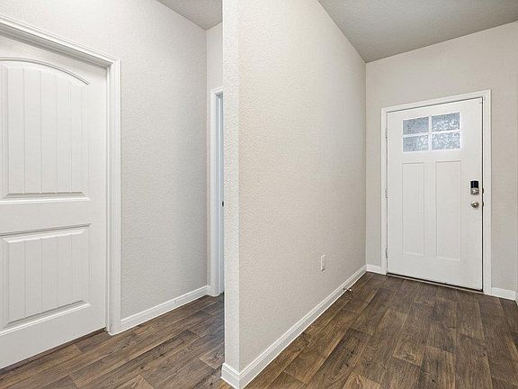 5th image of 204 Rochester Ln