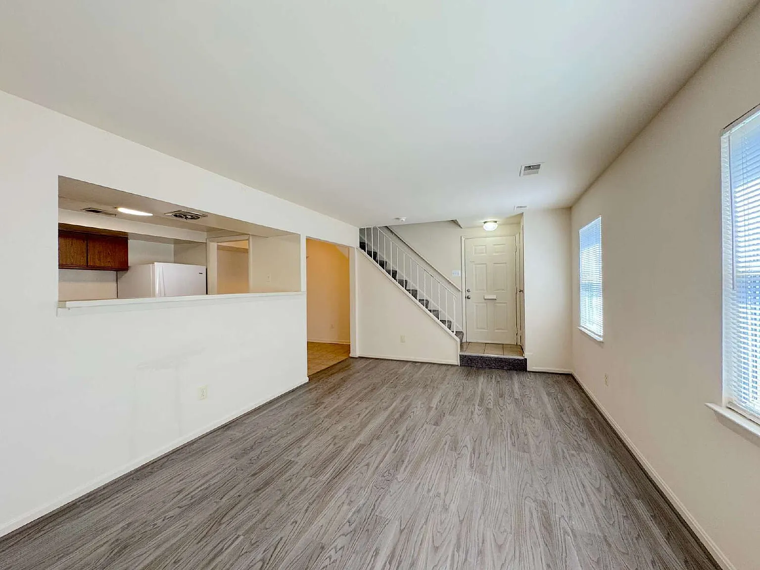 2 bed, 1.0 bath, 966 sqft, $1,900 — Photo 4