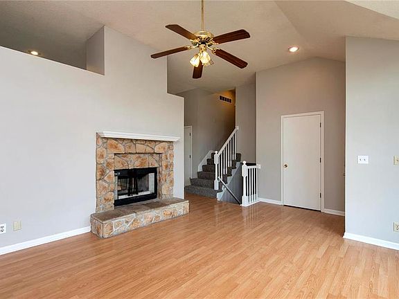 5th image of 7427 W 152nd St