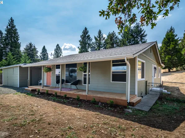 2318 NW Calkins Ave, Roseburg, OR 97471