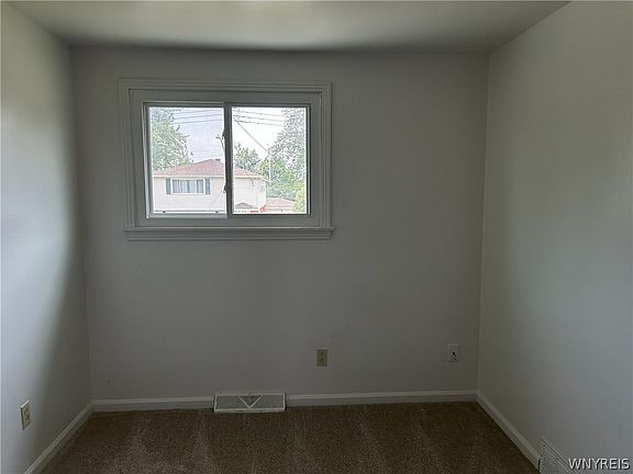 4th image of 210 Meadowlawn Rd