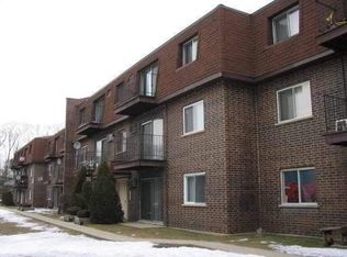 9368 Golf Rd APT 1B, Des Plaines, IL 60016