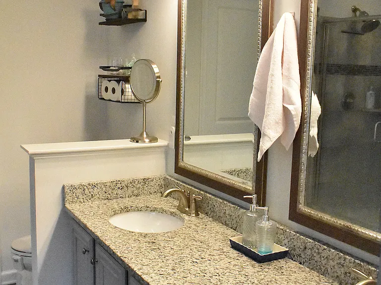 526 Monticello Cir — Photo 32