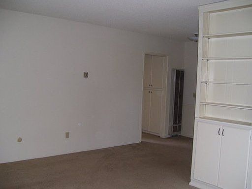3rd image of 4811 Bermuda Ave APT 6