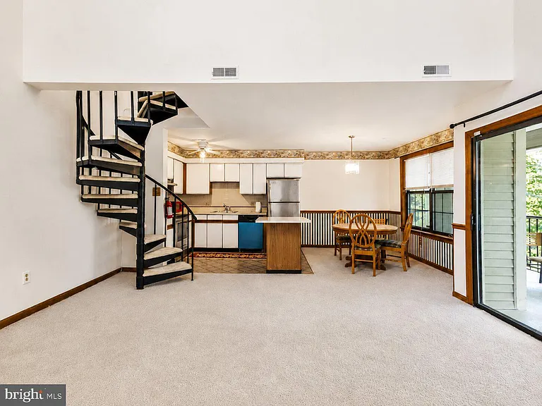 19 Summit Ct — Photo 3