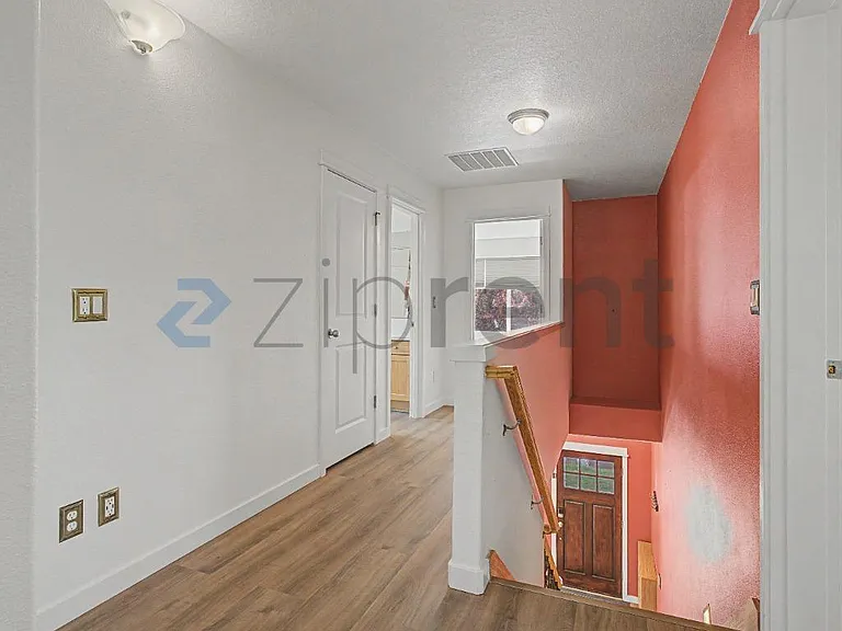 132 NE 63rd Ave — Photo 28