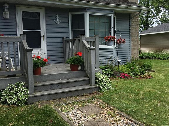 2nd image of 60904 N Lakeshore Dr