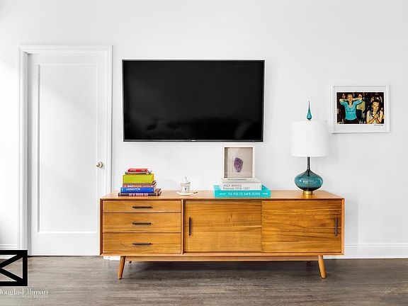 4th image of 315 E 12th St APT 8