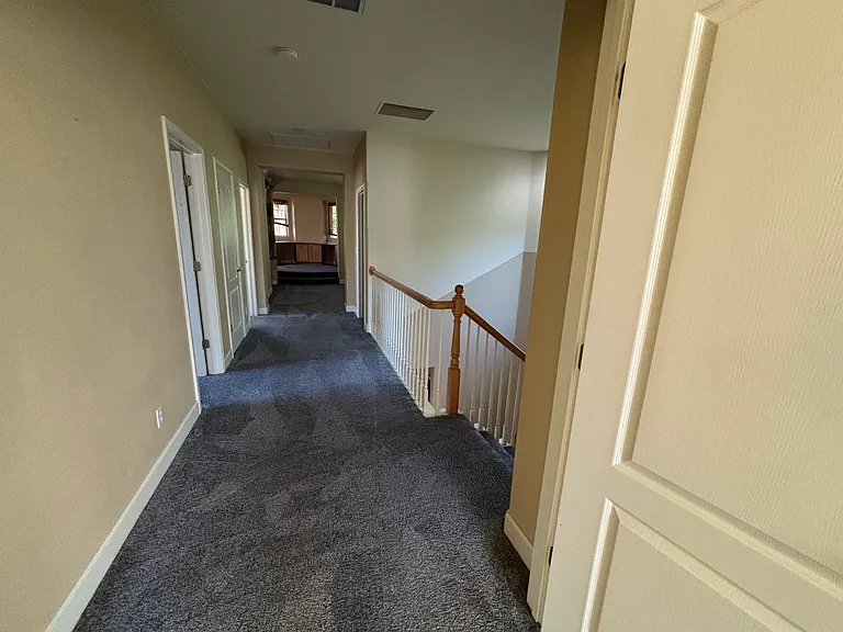 4800 Village Green Dr — Photo 21