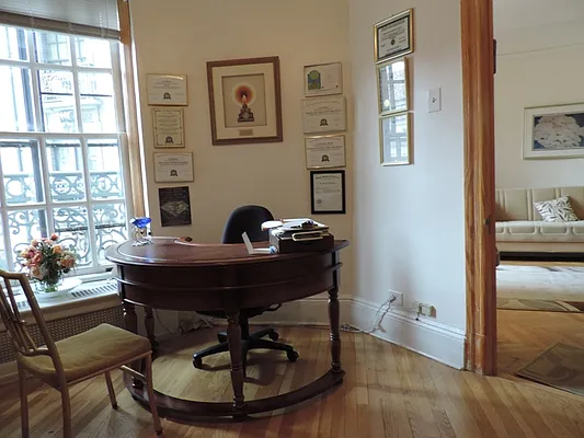Sold by essential NEW YORK Real Estate | media 6
