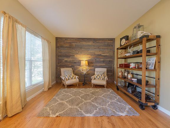 Great office space or room to cozy up with your favorite book!