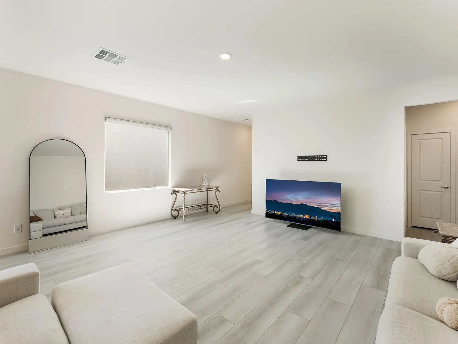 3 bed, 1469 sqft, $2,400 — Photo 3