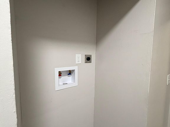 2nd image of 559 Sherman Pkwy APT 12