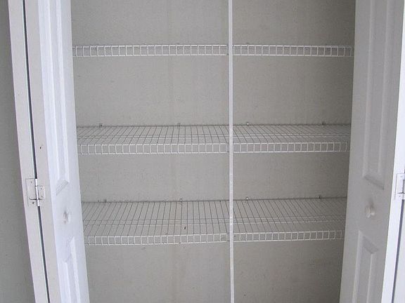 4th image of 323 Egan Dr