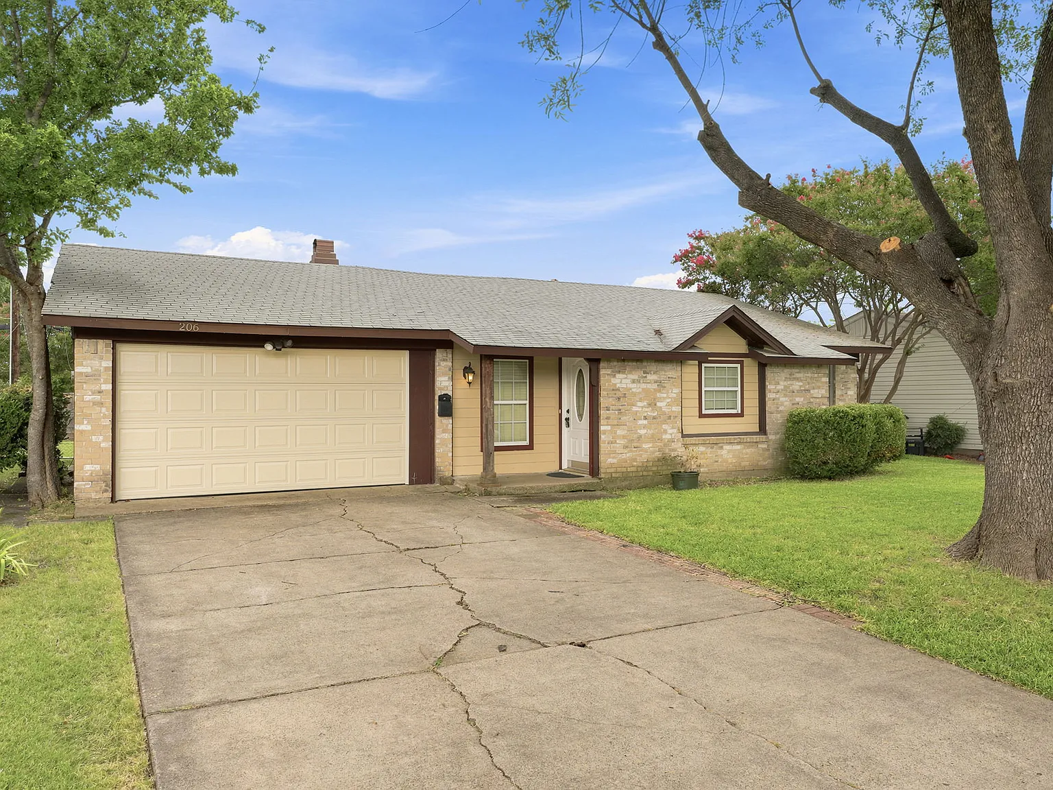 3 bed, 1234 sqft, $2,300 — Photo 1