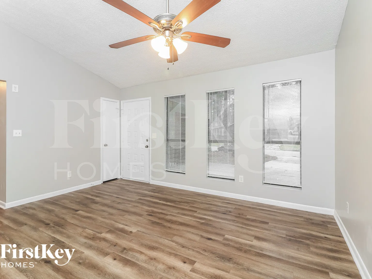 4 bed, 1.5 bath, 1285 sqft, $2,075 — Photo 4
