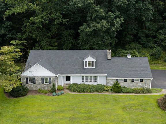 2nd image of 821 Timberline Dr