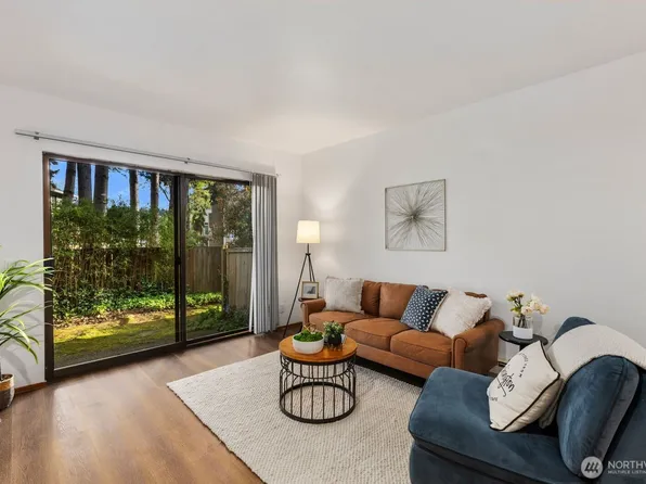 8017 NE 177th Court #504, Kenmore, WA 98028